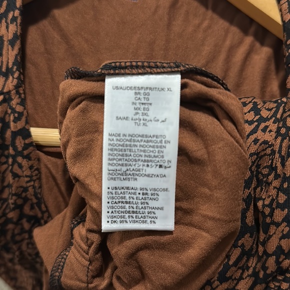 Amazon Essentials Short-Sleeve Surplice Cropped Wide-Leg Jumpsuit Size XL - Picture 11 of 13